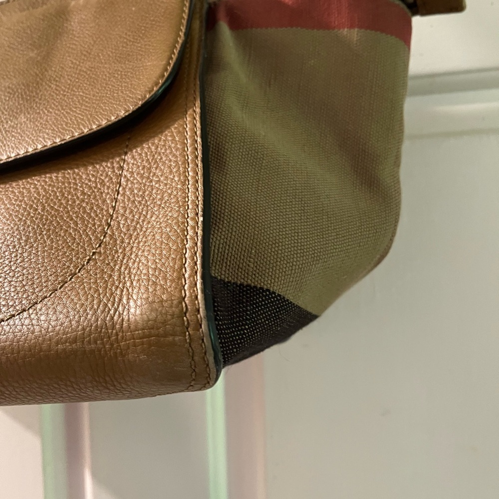 Burberry Brown Leather Satchel with Classic Design - Picture 2 of 9